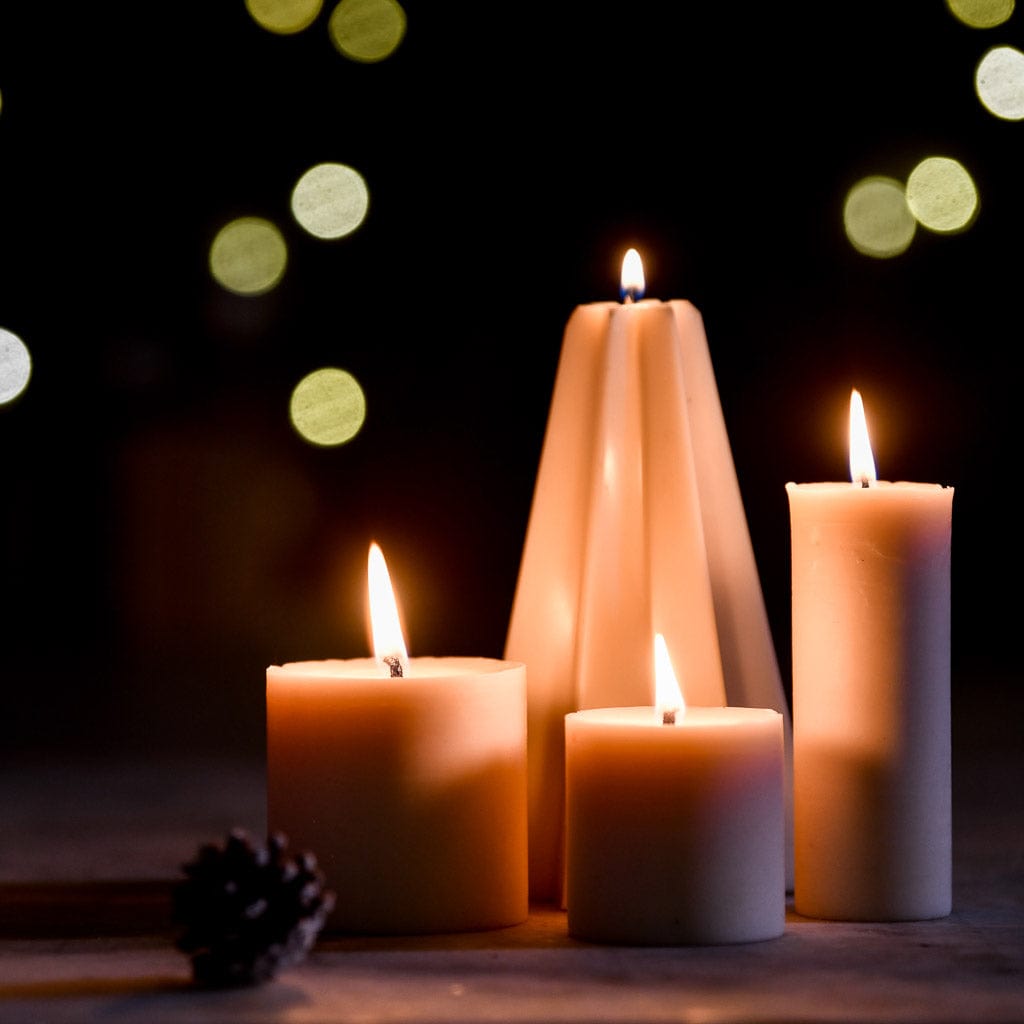 Christmas Corner - Set of 4 Pillar Candles - Cinnamon Roll Scented